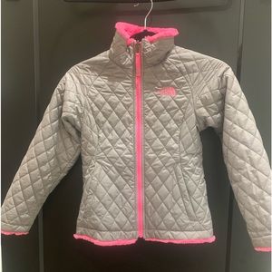 THE NORTH FACE REVERSIBLE MOSSBUD SWIRL JACKET GIRLS' youth medium.